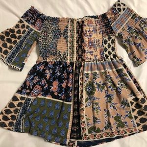 Off the shoulder cute top!